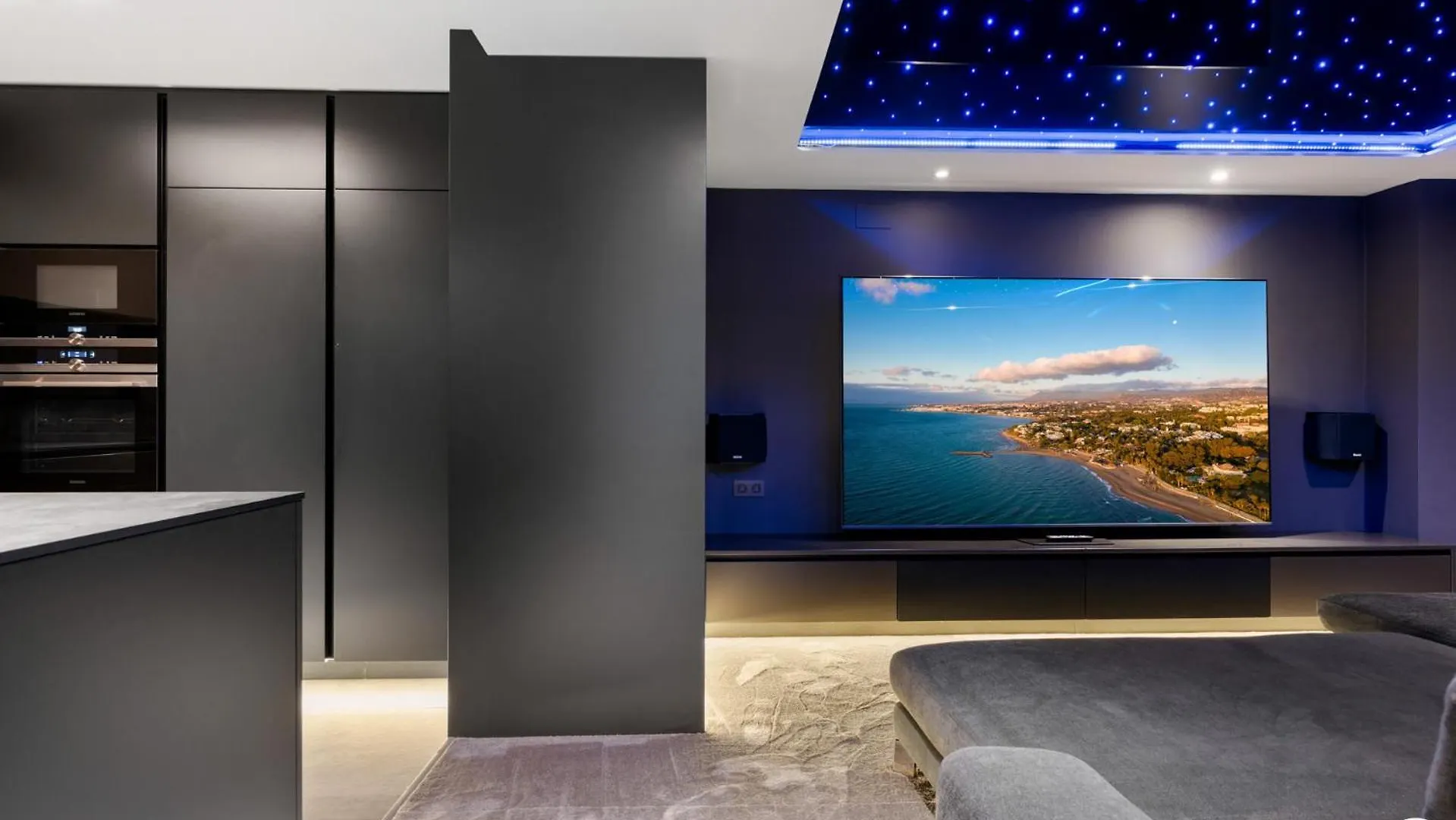 Vivi Homes -Villa Carat Pool, Cinema, Golf & Terrace Estepona Villa