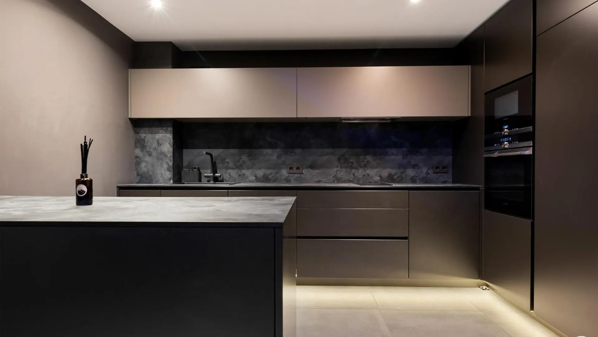 Vivi Homes -Villa Carat Pool, Cinema, Golf & Terrace Estepona Villa