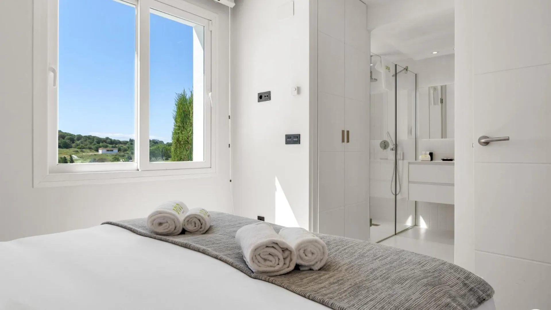 Vivi Homes -Villa Carat Pool, Cinema, Golf & Terrace Estepona 0*,