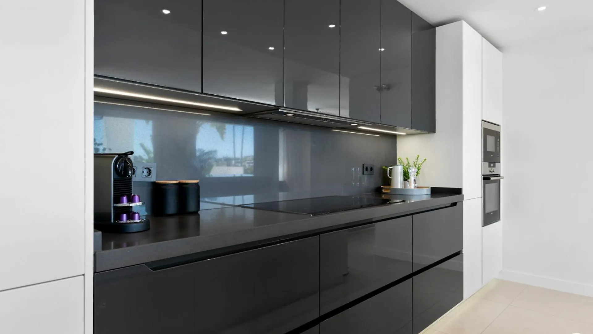 Villa Vivi Homes -Villa Carat Pool, Cinema, Golf & Terrace Estepona Spain