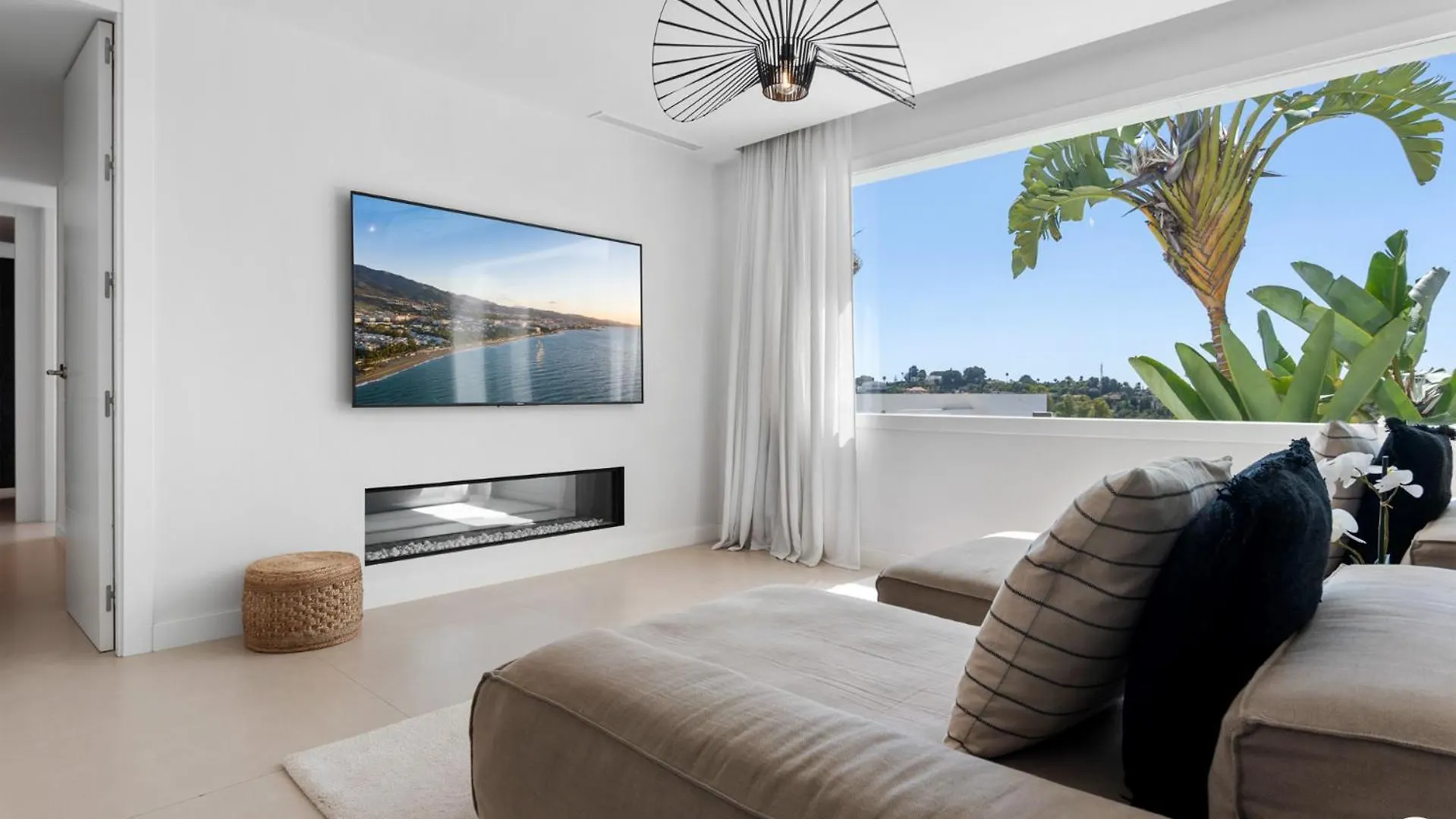 Villa Vivi Homes -Villa Carat Pool, Cinema, Golf & Terrace Estepona