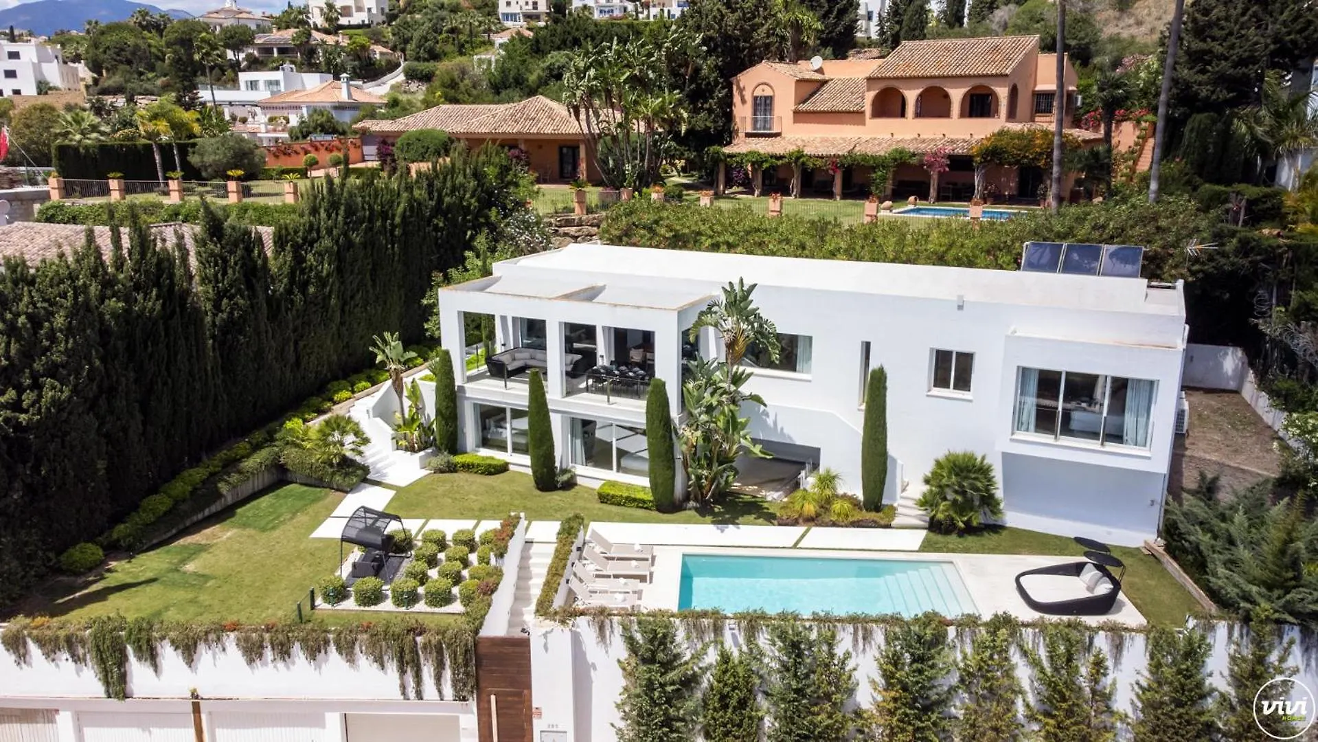 Villa Vivi Homes -Villa Carat Pool, Cinema, Golf & Terrace Estepona Spain