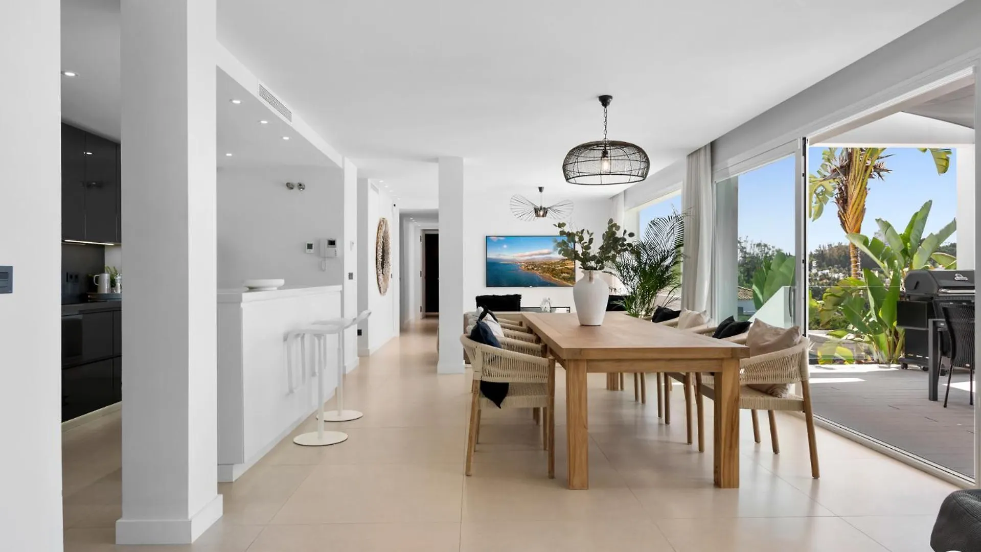 Vivi Homes -Villa Carat Pool, Cinema, Golf & Terrace Estepona Spain