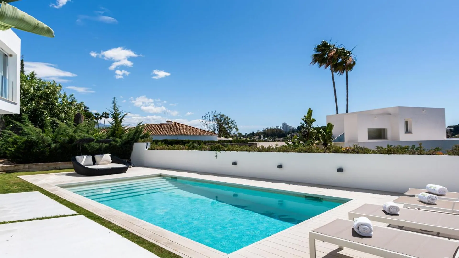 Vivi Homes -Villa Carat Pool, Cinema, Golf & Terrace Estepona 0*,