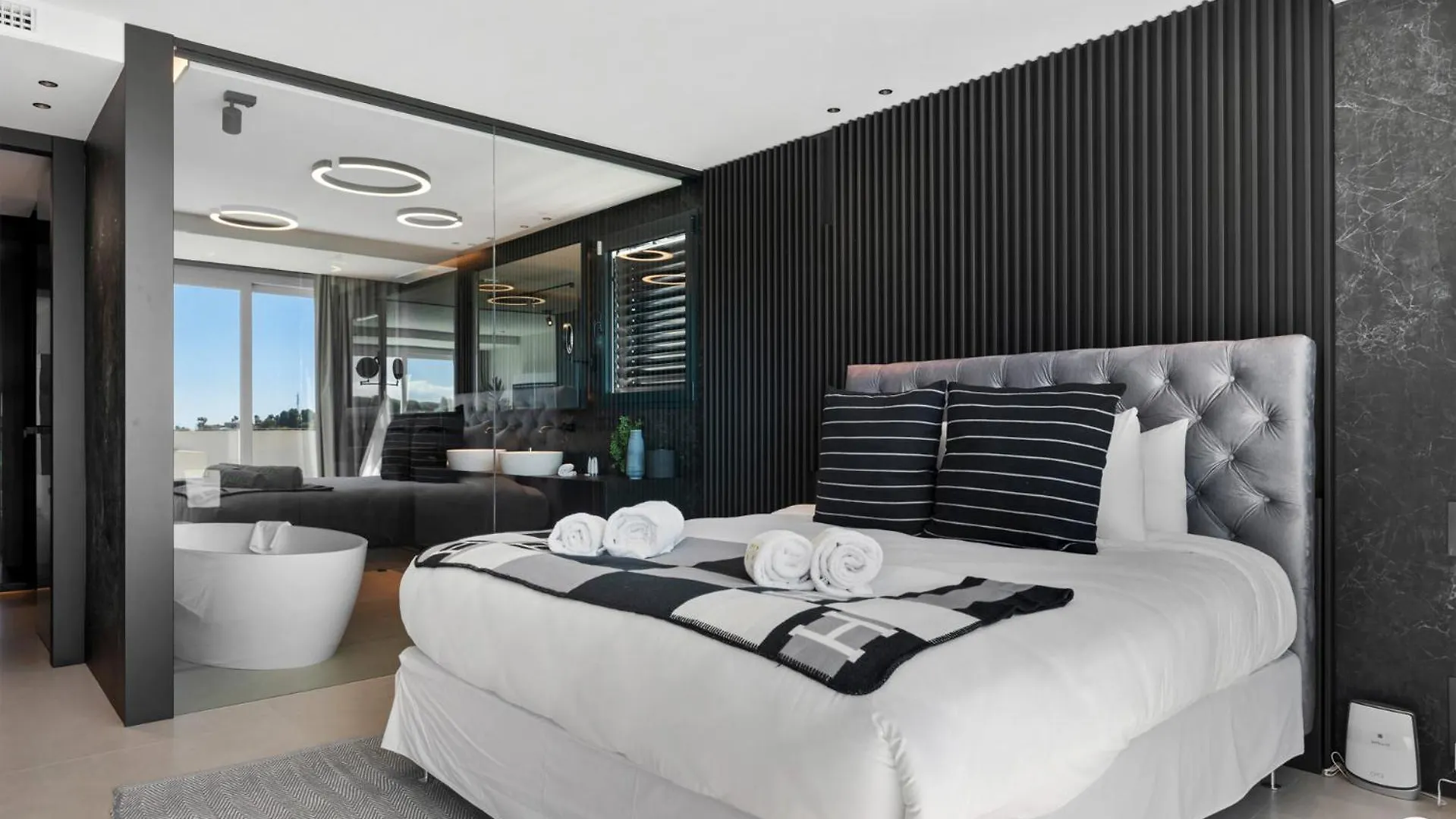 Vivi Homes -Villa Carat Pool, Cinema, Golf & Terrace Estepona 0*,  Spain