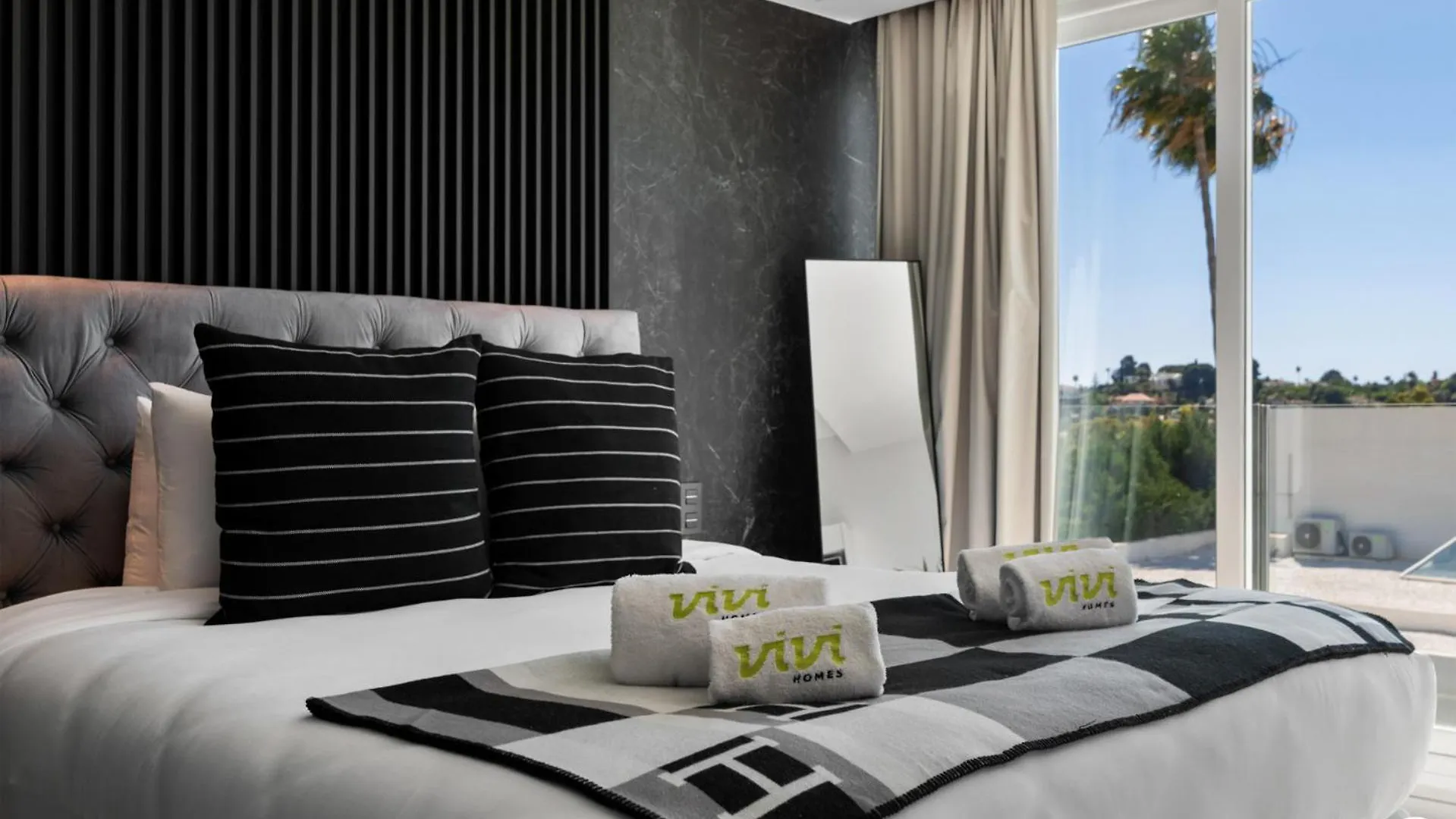 Vivi Homes -Villa Carat Pool, Cinema, Golf & Terrace Estepona Villa