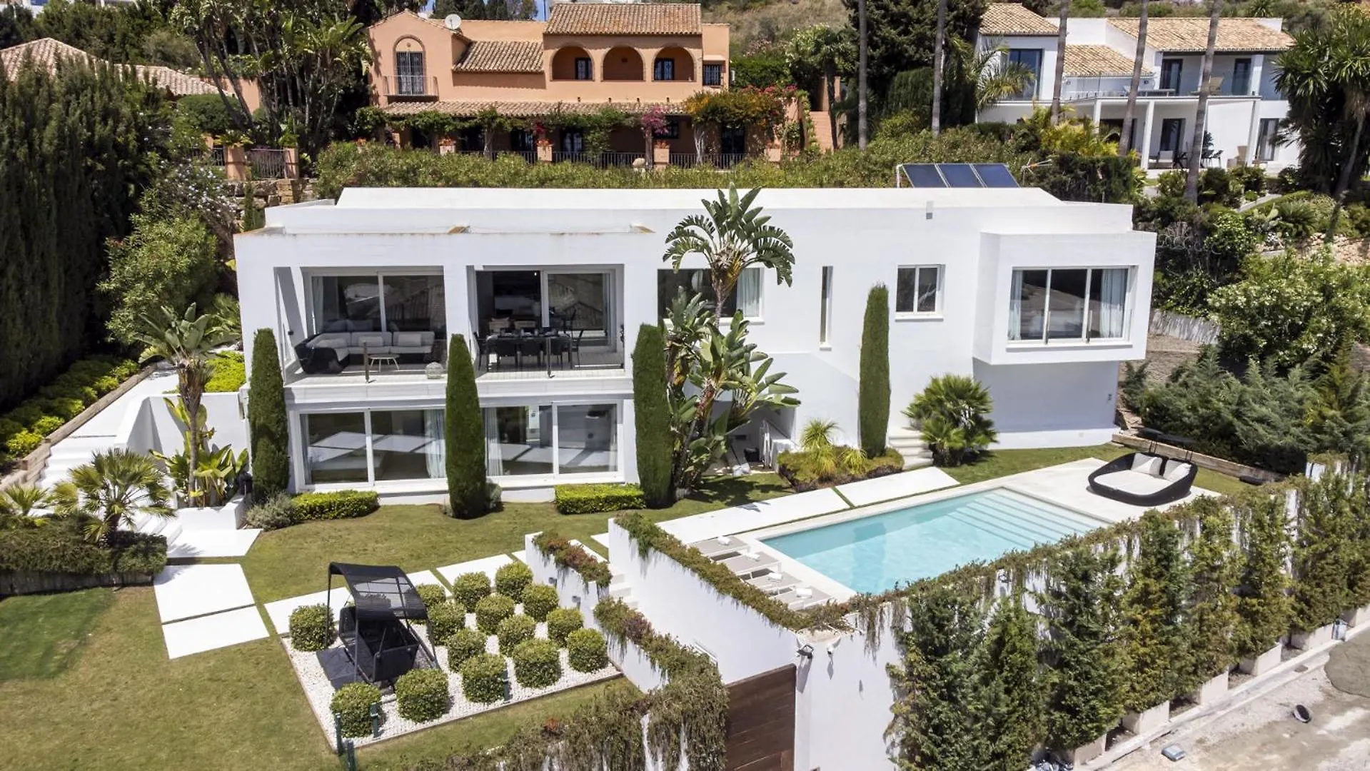 Vivi Homes -Villa Carat Pool, Cinema, Golf & Terrace Estepona Spain