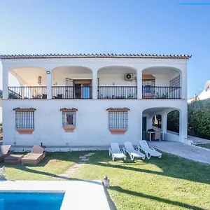 Villa Stunning 5 Bedroom Villa, Sea Views, Private Pool, Estepona, Sleeps Up To 12